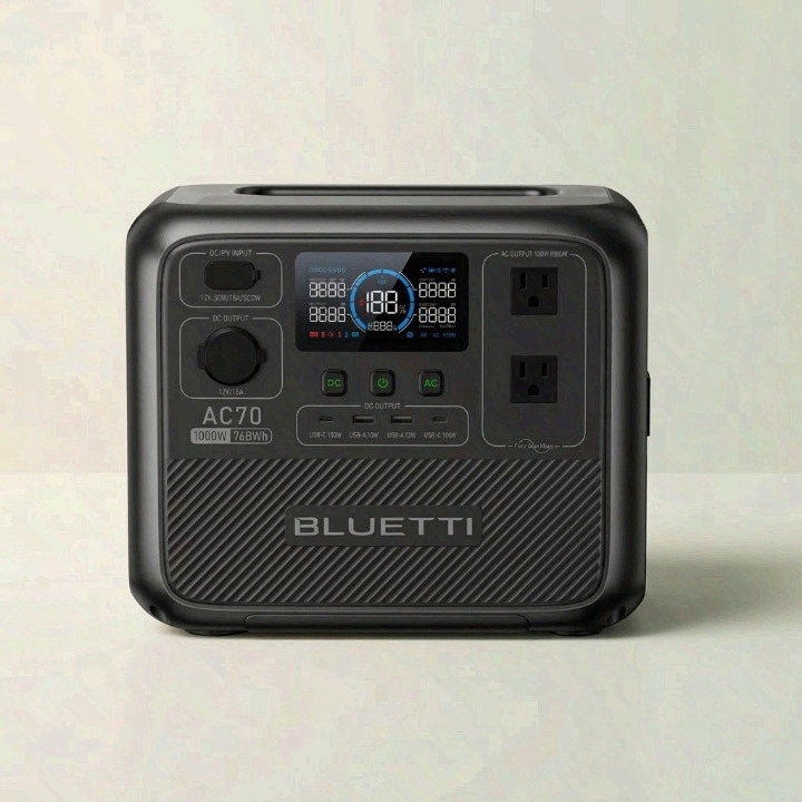 BLUETTI AC70 view 2